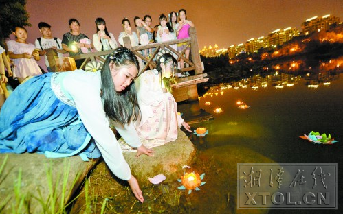 七夕商场美陈布置_七夕活动场地布置_七夕浪漫布置图片