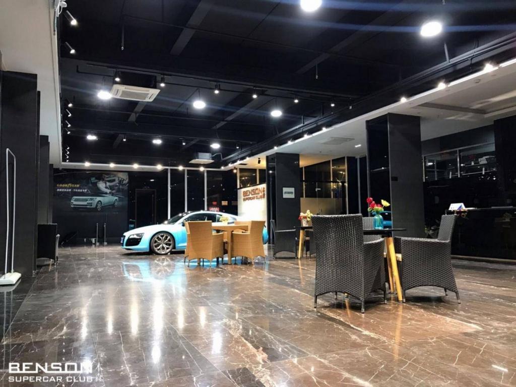 展厅面积大可展示车辆产品的招商会场地-深圳本森超跑俱乐部