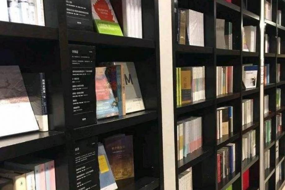 project「My Ideal Bookshelf 我的理想书架 + 说书小视频」@Apr