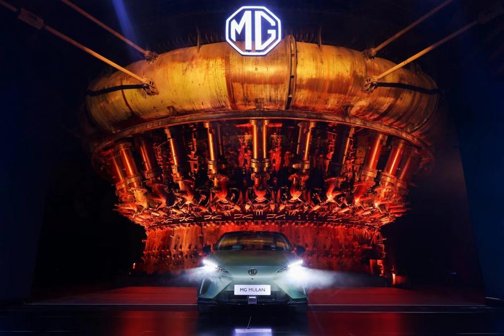 中国汽车工业首款全球车“万辆赴欧”发运仪式 暨MG MULAN全球上市发布会