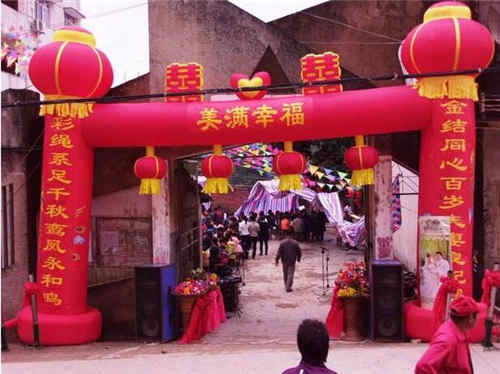 婚礼场地怎么布置_婚礼场地怎么布置_同学会布置场地图片