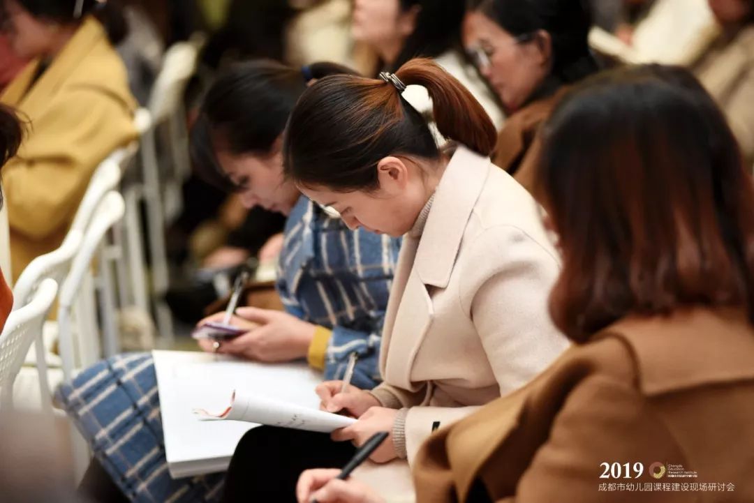 成都天欣驾校石羊场场地师傅李师_我不相信教室会设在露天场地英文_成都研讨会场地