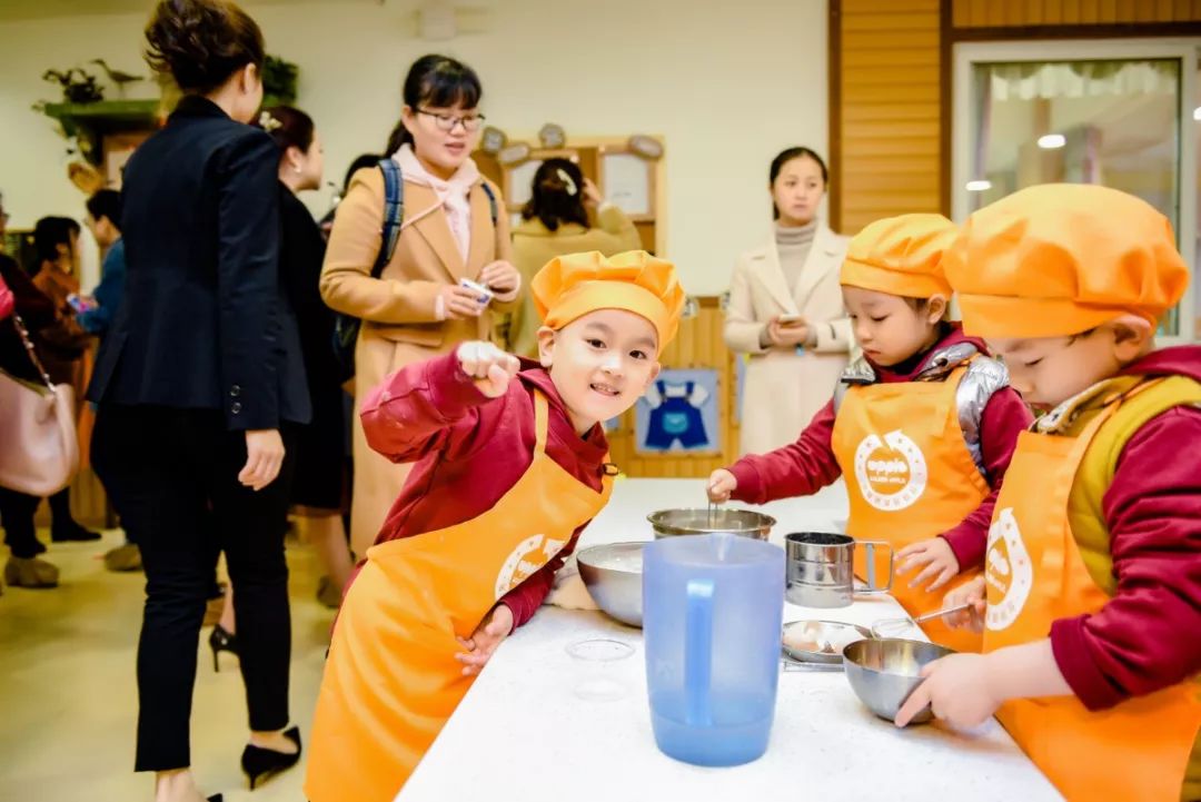 成都天欣驾校石羊场场地师傅李师_我不相信教室会设在露天场地英文_成都研讨会场地