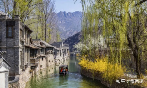 青蛙养殖场地要怎么建_附近的团建场地_草场地附近幼儿园