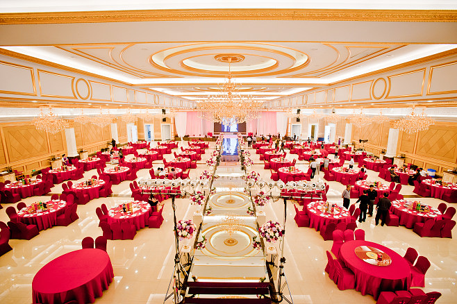 婚礼场地哪家酒店好|郑州办婚宴 哪个酒席酒店便宜？
