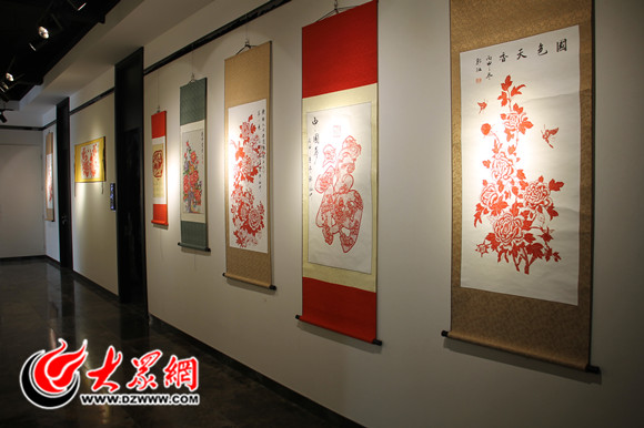 展现的艺术展示原理教程_艺术展_最大胆背后展阴艺术