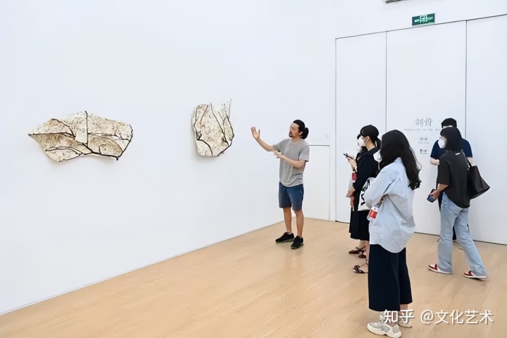 艺术影像展_艺术展2022_欧美大胆女人展阴艺术