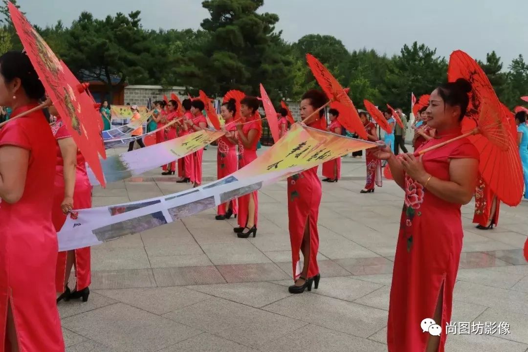 32届金鸡百花奖典礼_胡宇崴和陈庭妮颁那些奖典礼_金鸡奖颁奖典礼