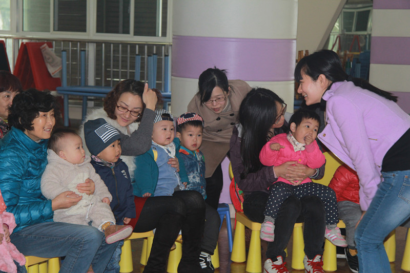 幼儿园亲子活动_幼儿 园国际儿童图书日活动方案_幼儿亲子操妈妈宝贝