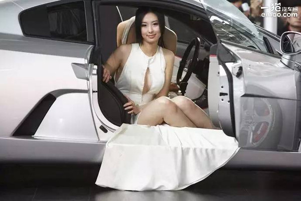 2010北京车展|历届北京车展回顾 它也是车模“肉展”！ | OMG