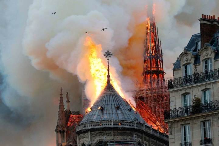 拍摄场地租赁|片场拍片遇到像巴黎圣母院这样的突发大火