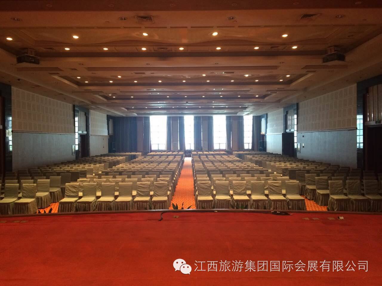 会议场地布置有哪些类型_连续布置消防登高场地_同学会布置场地图片