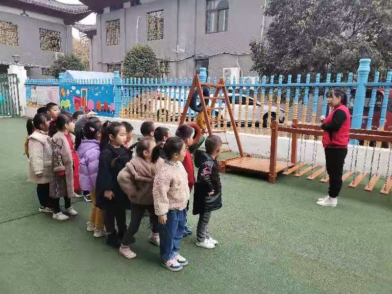 幼儿园户外活动场地图片_幼儿户外场地规划原因_幼儿来园活动