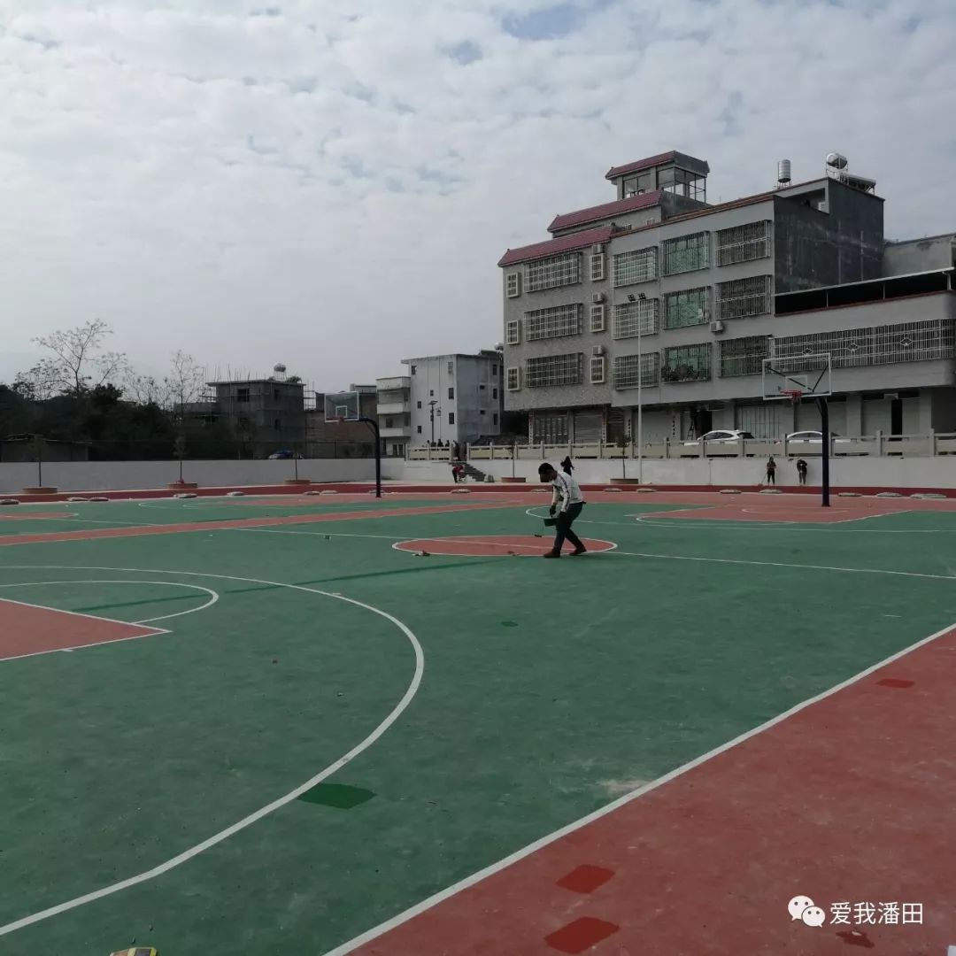 运动 场地 大小_豪猪场地建设图片_学校运动场地建设