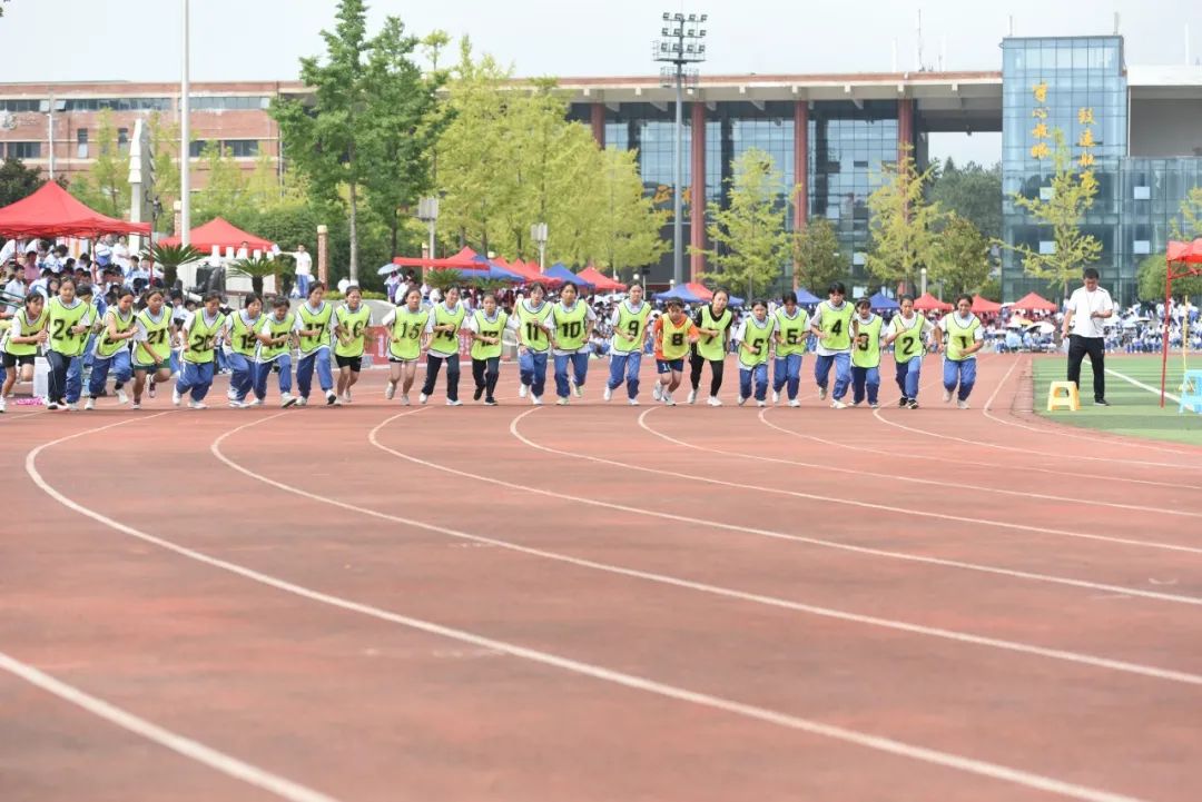 运动场地_羽毛球场地和毽球场地一样吗_运动所需物品和场地