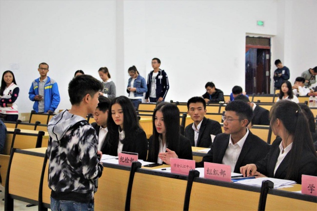 宣讲会会场布置_气球怎么布置会场_布置会场材料