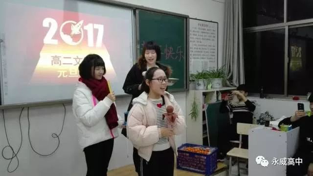 怎样用气球布置会场_班级元旦会场布置_布置会场消息