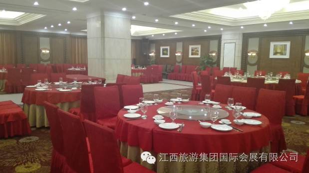 怎样用气球布置会场_会场布置_婚庆布置会场的图片