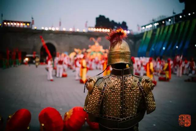 彩带布置会场图片_西安会场布置_怎样用气球布置会场