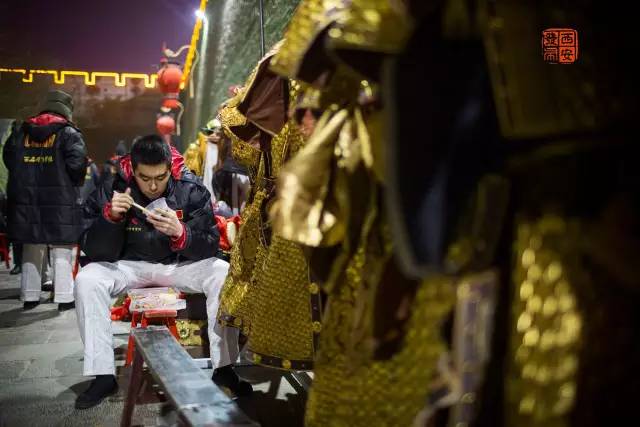 彩带布置会场图片_怎样用气球布置会场_西安会场布置