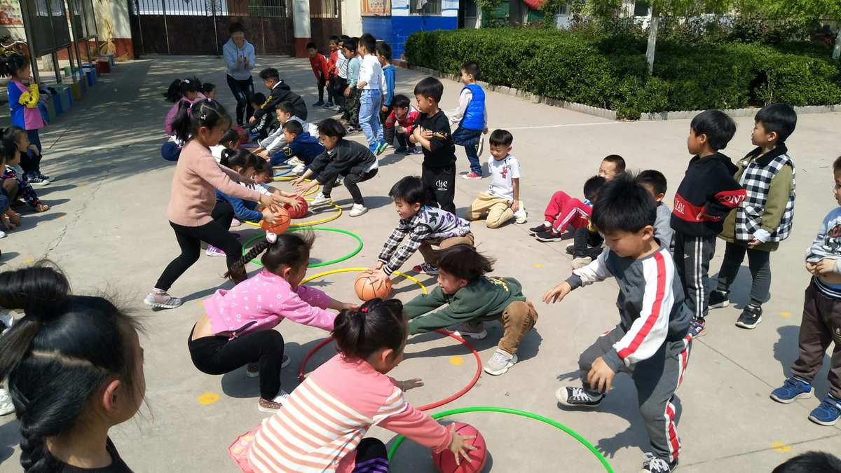 五人场地标准尺寸大小_幼儿园活动场地大小_羽毛球场地大小