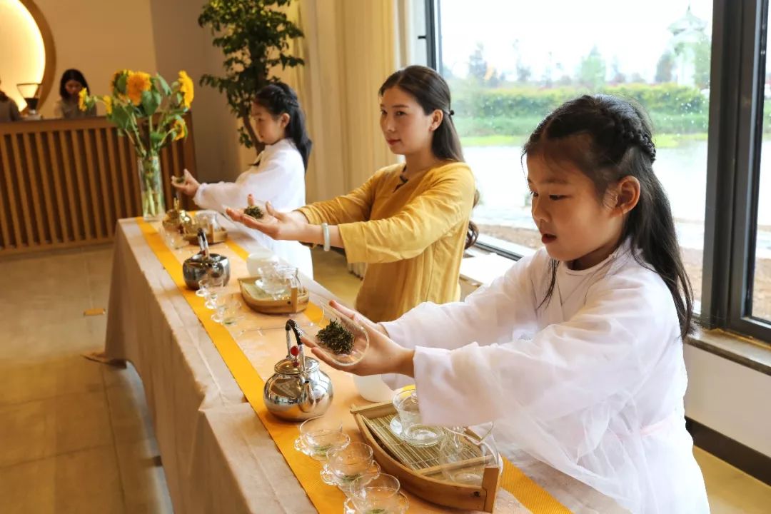 锦上云宿_登衡山宿上封寺祝融峰_行人夜上西城宿