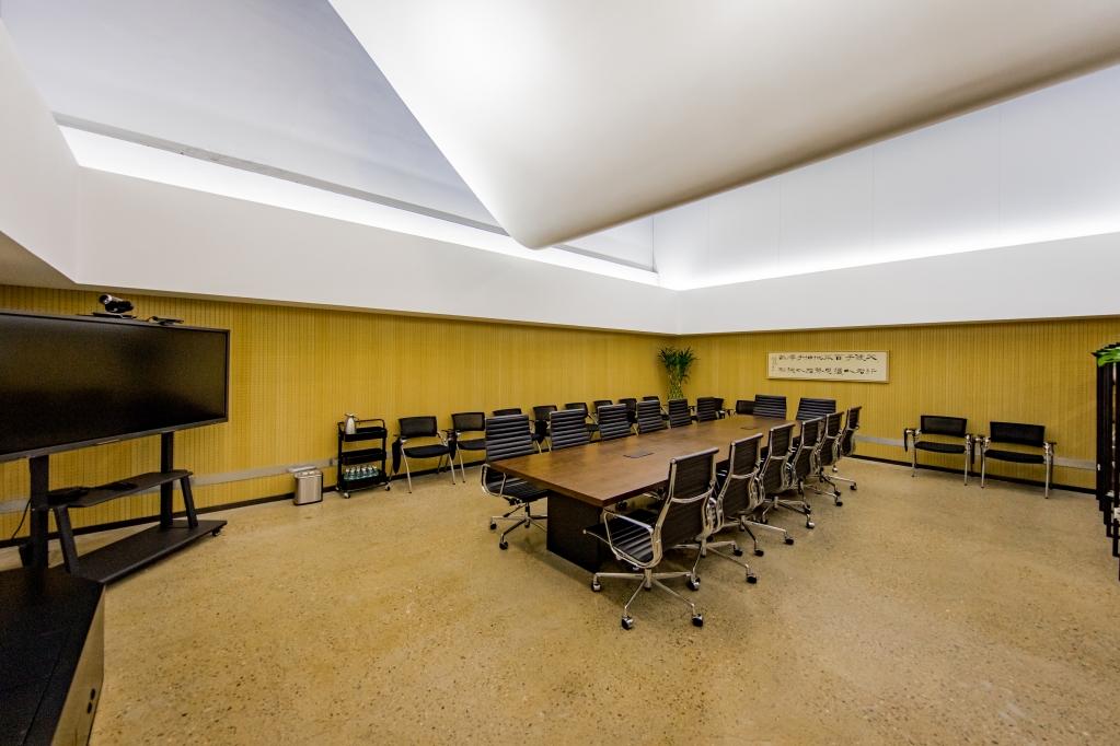 C Work会议室：私享商务智能空间，30人VIP会议室尊贵打造